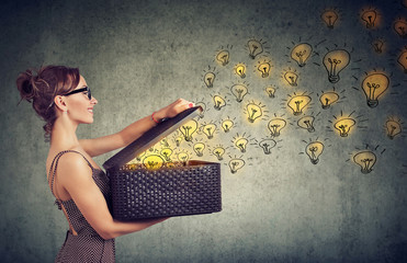 简述对幼儿园孩子进行海姆立克急救法的基本操作电大