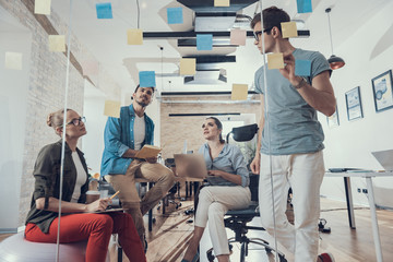 我能照样子写词语还能选一个词语写一句话