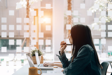 简述对幼儿园孩子进行海姆立克急救法的基本操作电大
