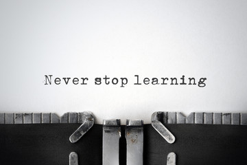 简述对幼儿园孩子进行海姆立克急救法的基本操作电大