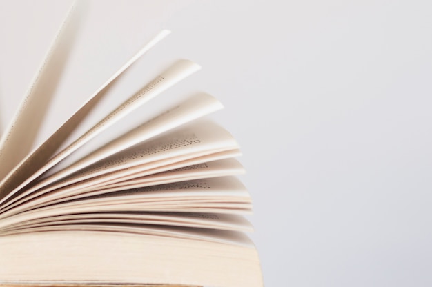 简述对幼儿园孩子进行海姆立克急救法的基本操作电大